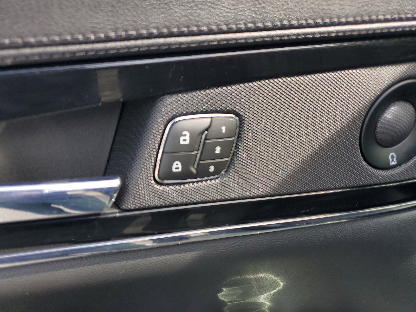 Used 2023 Lincoln Nautilus Reserve w/ Monochromatic Package image 17