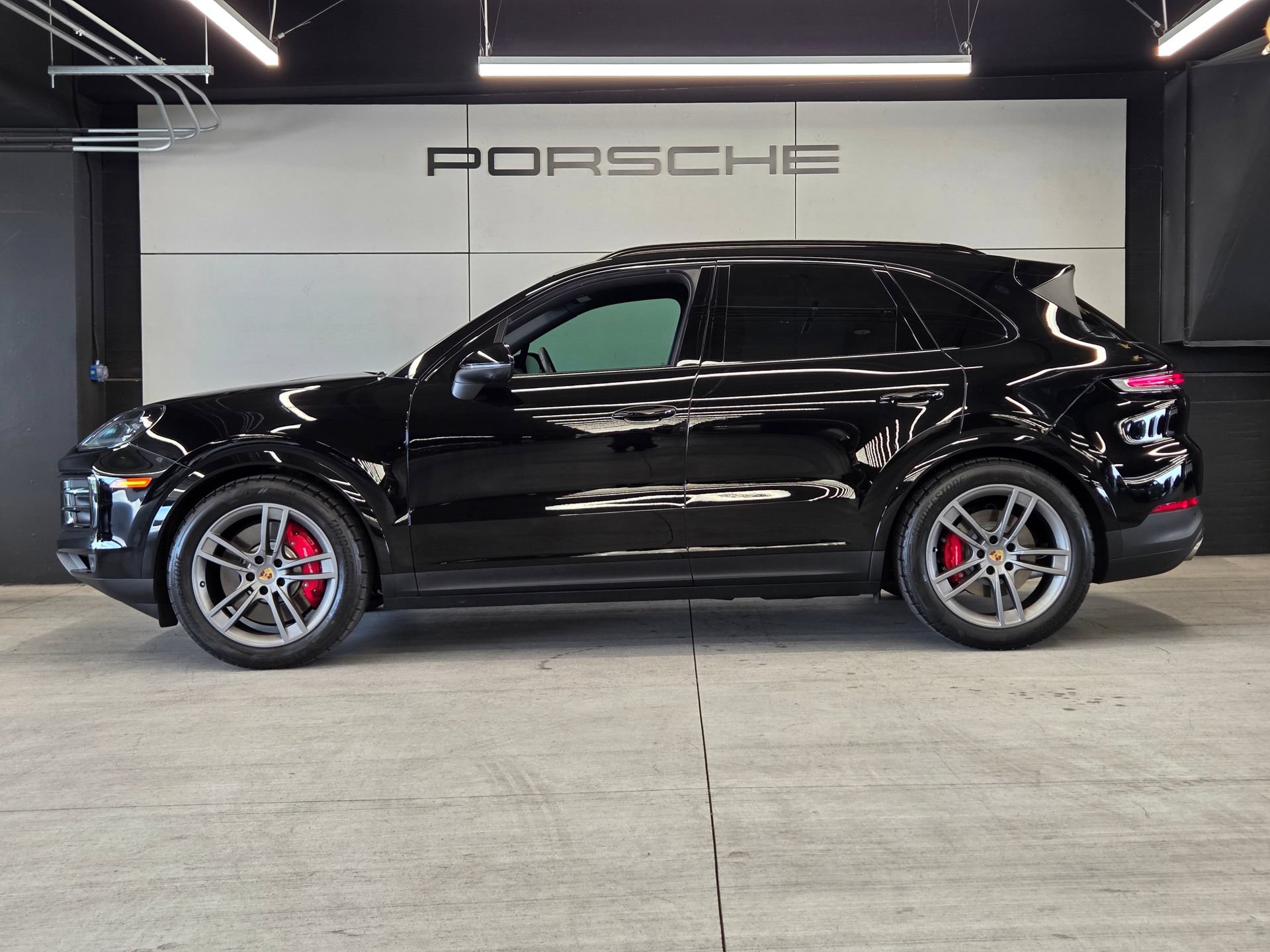 Certified 2024 Porsche Cayenne S AWD/4WD image 2