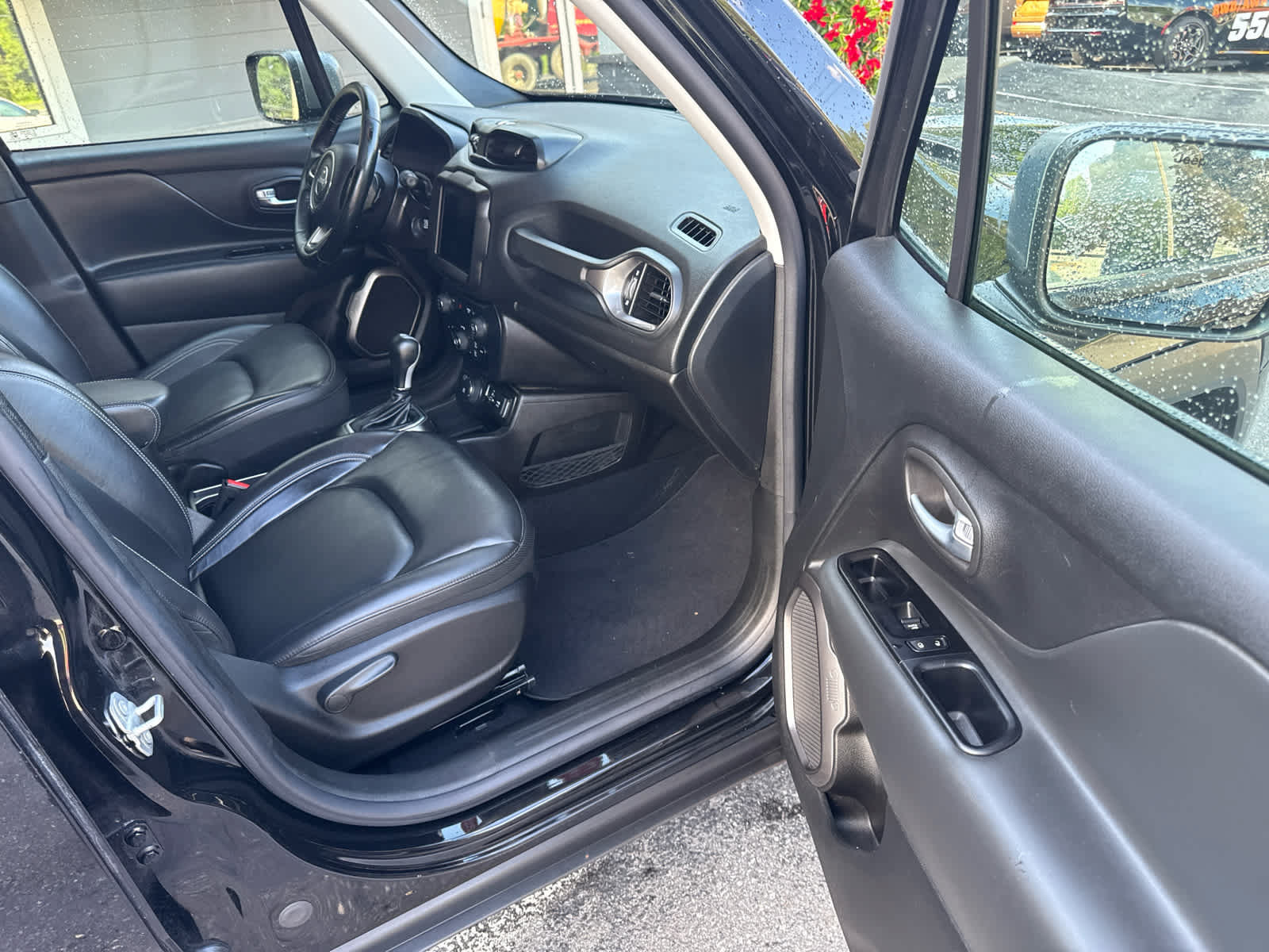 Used 2020 Jeep Renegade Limited w/ UConnect 8.4 Nav Group AWD/4WD image 16
