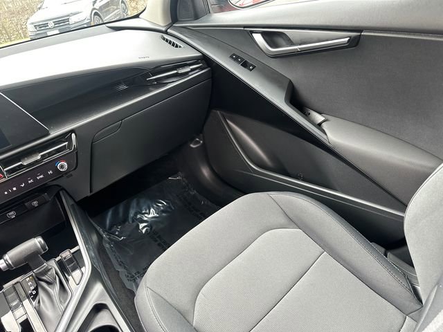 Used 2025 Kia Niro LX image 22
