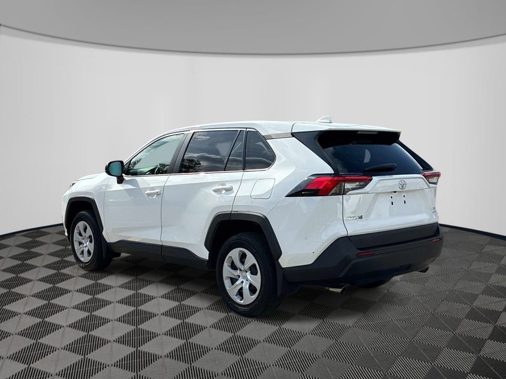 Used 2024 Toyota RAV4 LE AWD/4WD image 5
