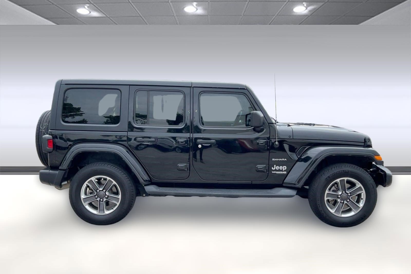 Used 2019 Jeep Wrangler Unlimited Sahara image 7