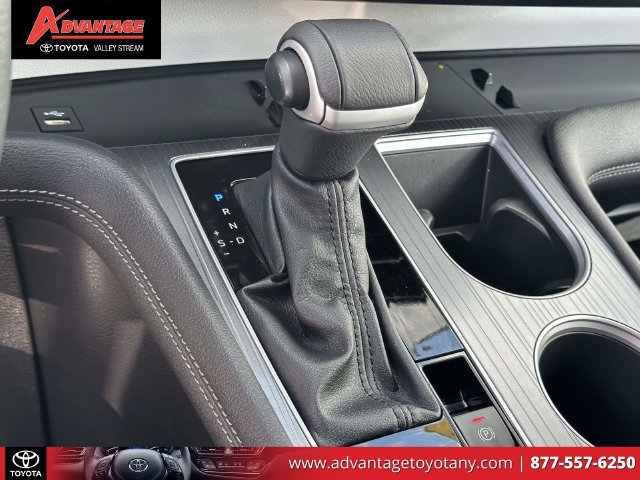 Used 2025 Toyota Sienna XLE FWD image 36