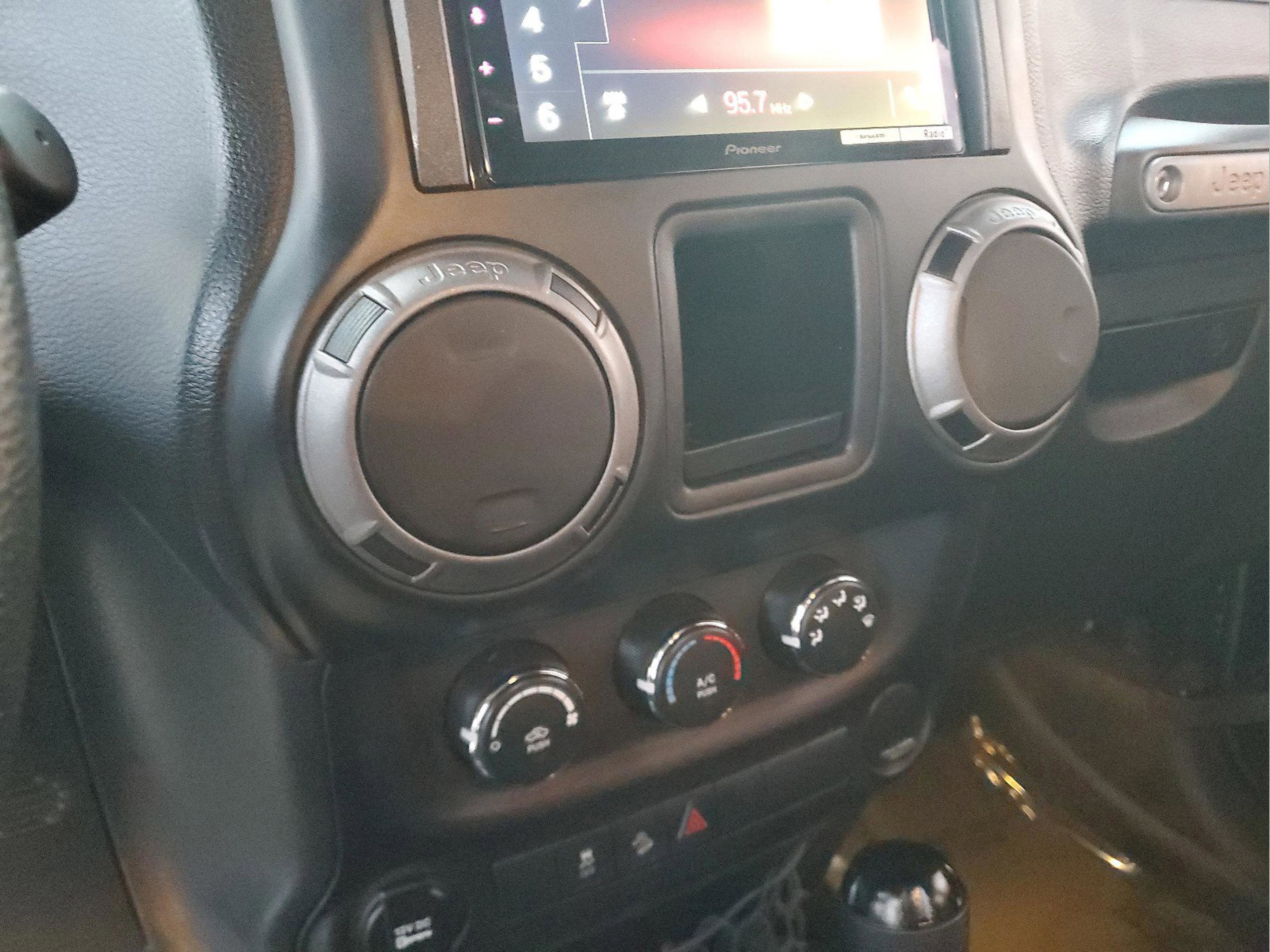 Used 2015 Jeep Wrangler Unlimited Sport w/ Trailer Tow Group image 17