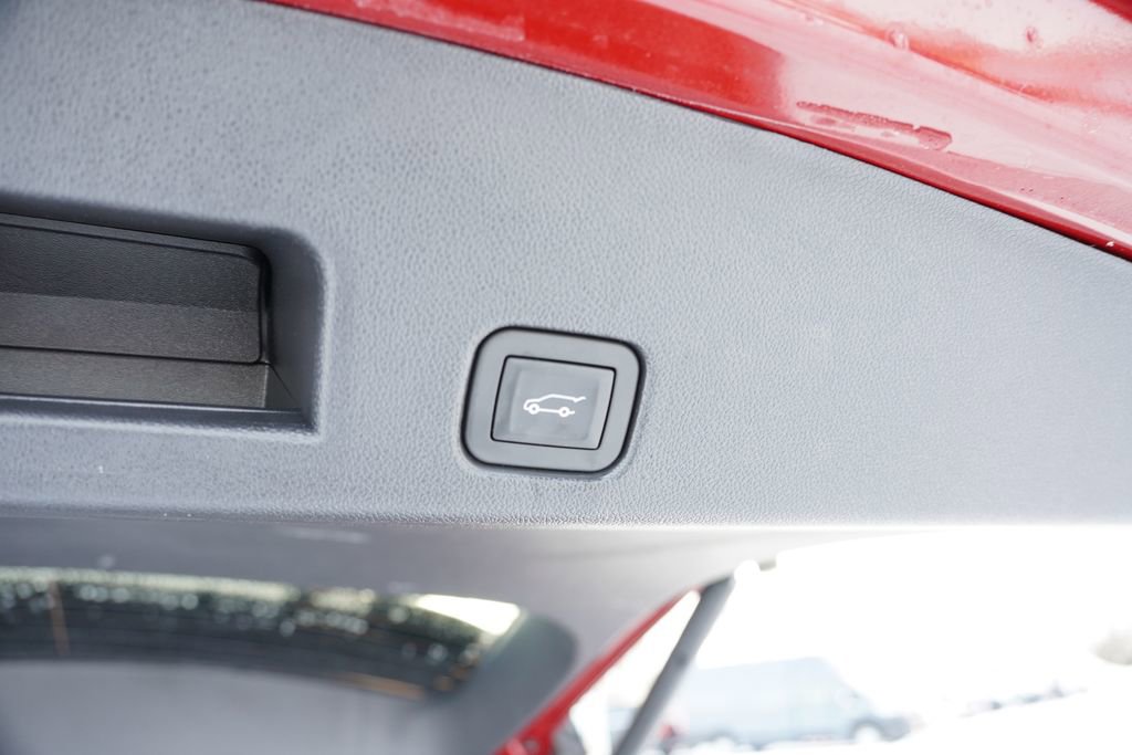 Certified 2025 GMC Acadia Denali image 23