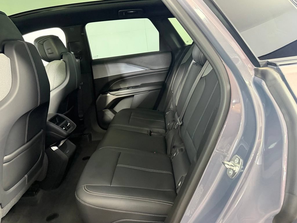Used 2024 Cadillac Lyriq Tech RWD image 25