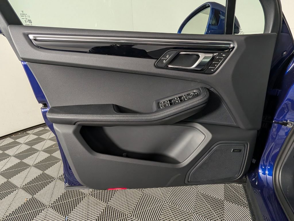 New 2026 Porsche Macan image 25