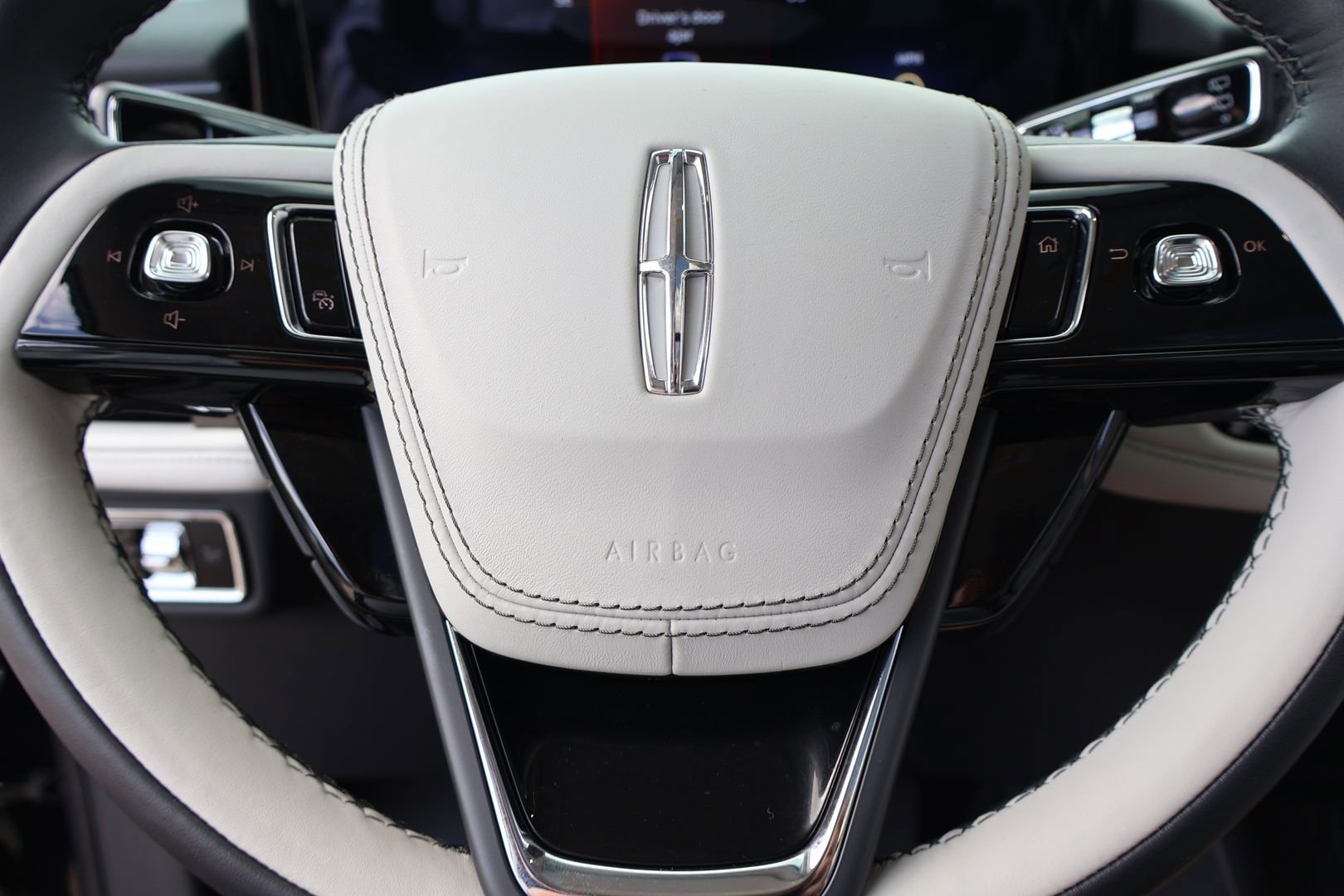 Used 2025 Lincoln Aviator Reserve w/ Luxury Package AWD/4WD image 24