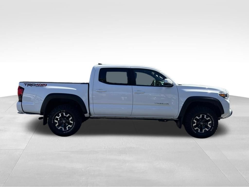 Certified 2018 Toyota Tacoma TRD Off-Road AWD/4WD image 6