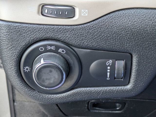 Used 2017 Jeep Cherokee Sport image 21