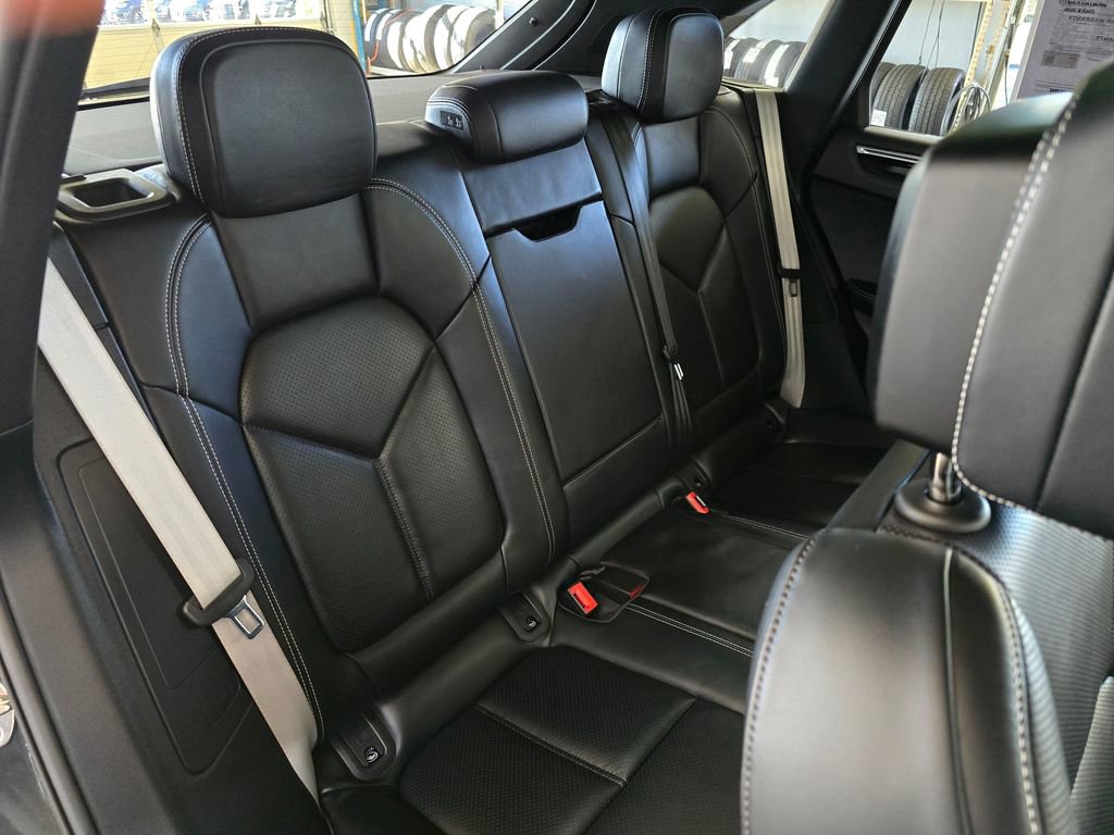 Used 2023 Porsche Macan S image 30