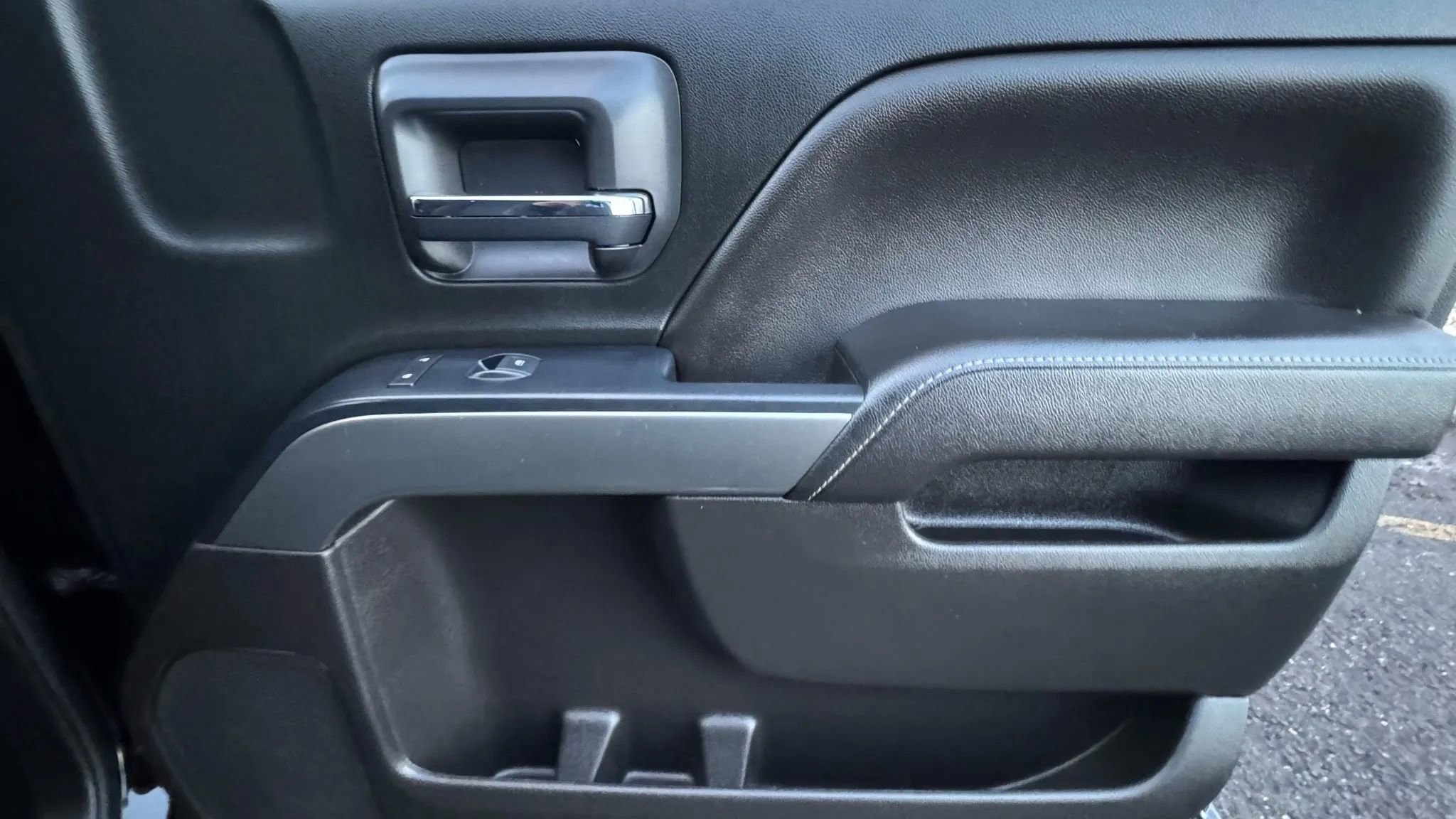 Used 2018 Chevrolet Silverado 1500 LT w/ All Star Edition image 28