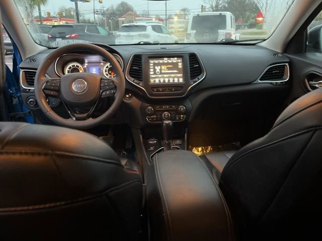 Used 2023 Jeep Cherokee Altitude Lux image 16