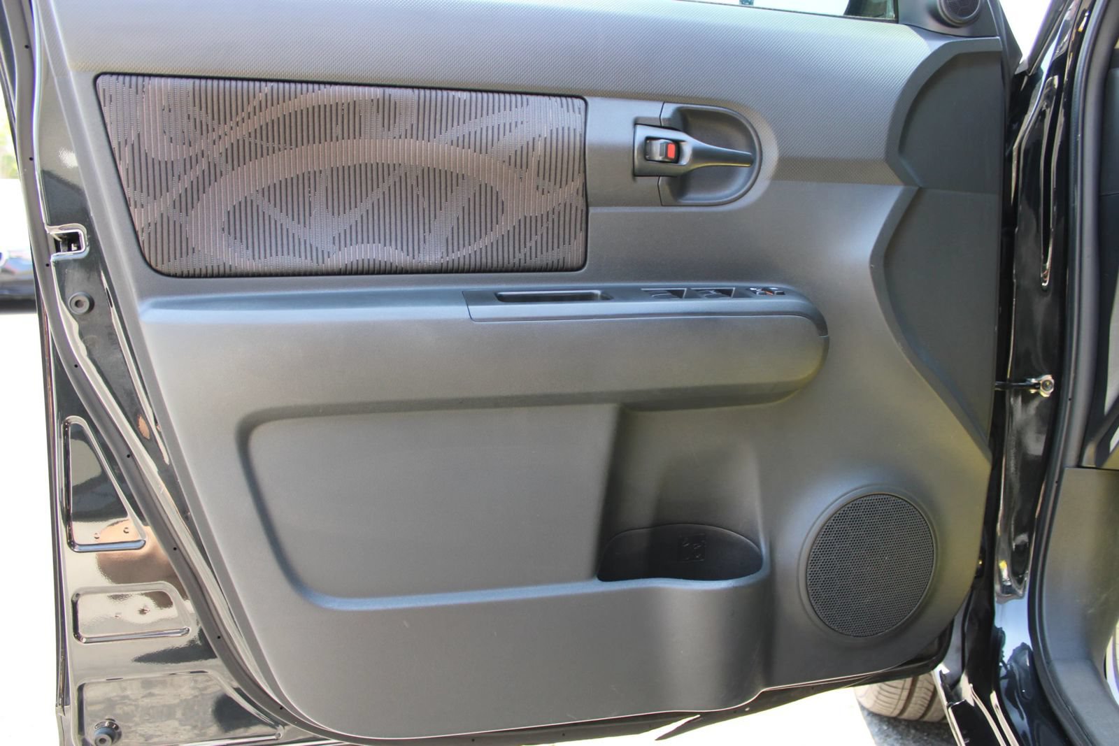 Used 2014 Scion xB FWD image 8
