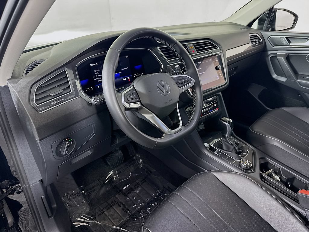 Used 2022 Volkswagen Tiguan SE AWD/4WD image 9