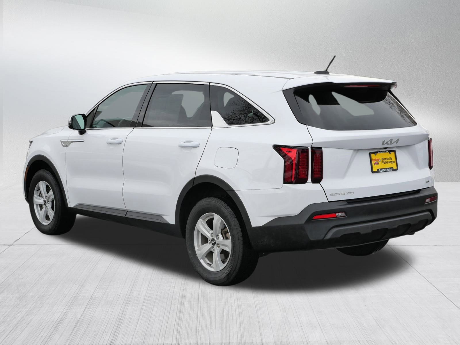 Used 2023 Kia Sorento LX image 5
