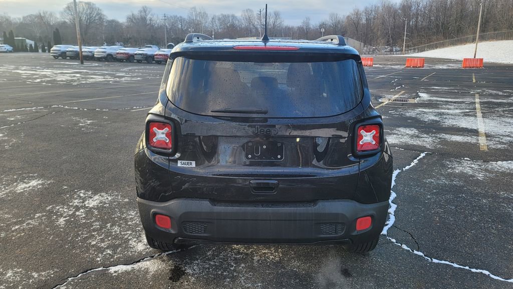 Used 2018 Jeep Renegade Altitude w/ UConnect 8.4 Nav Group AWD/4WD image 10