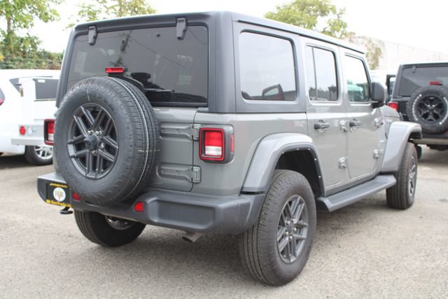 Used 2022 Jeep Wrangler Unlimited Sahara w/ Cold Weather Group AWD/4WD image 4