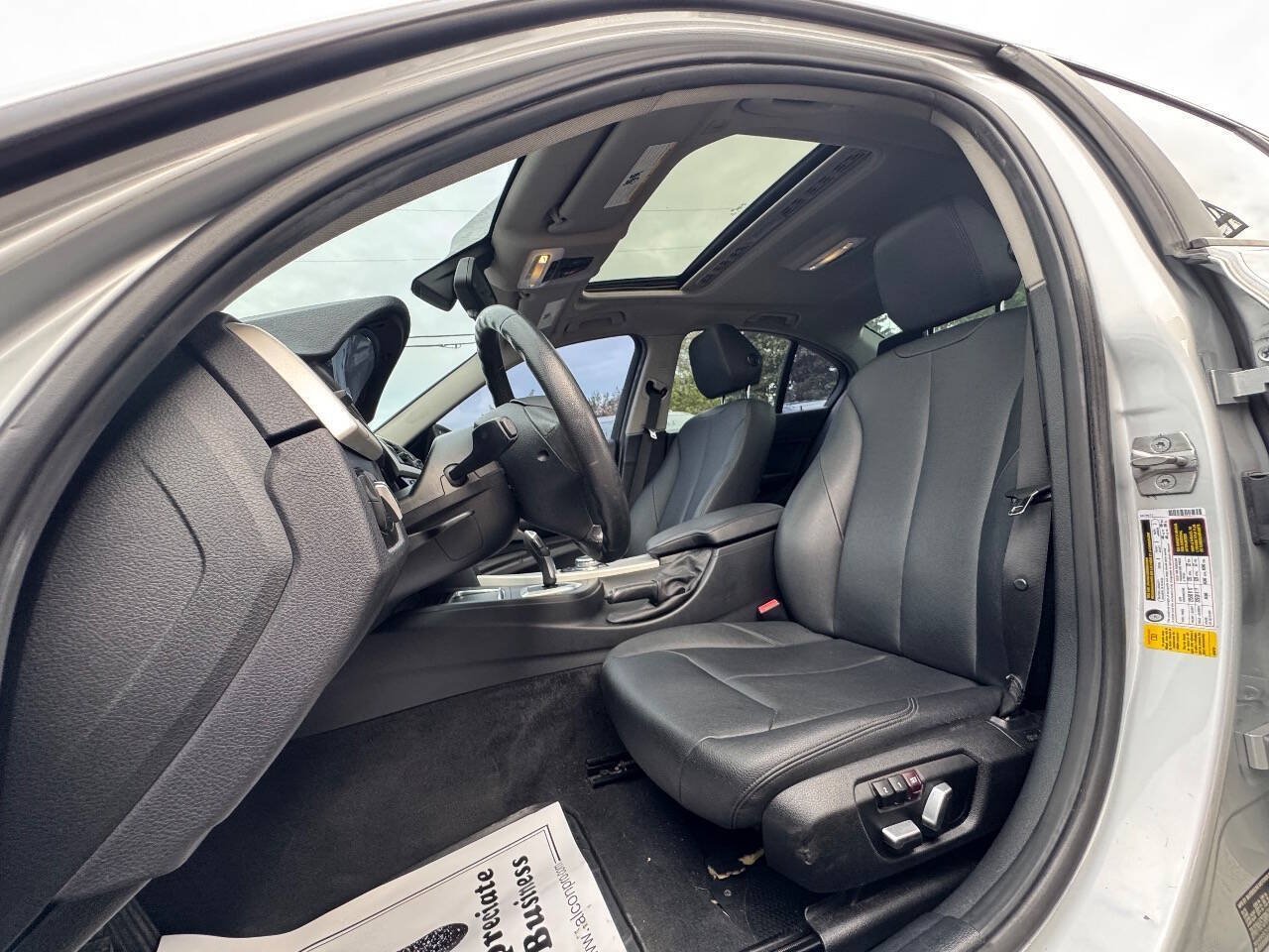 Used 2016 BMW 320i Sedan RWD image 9
