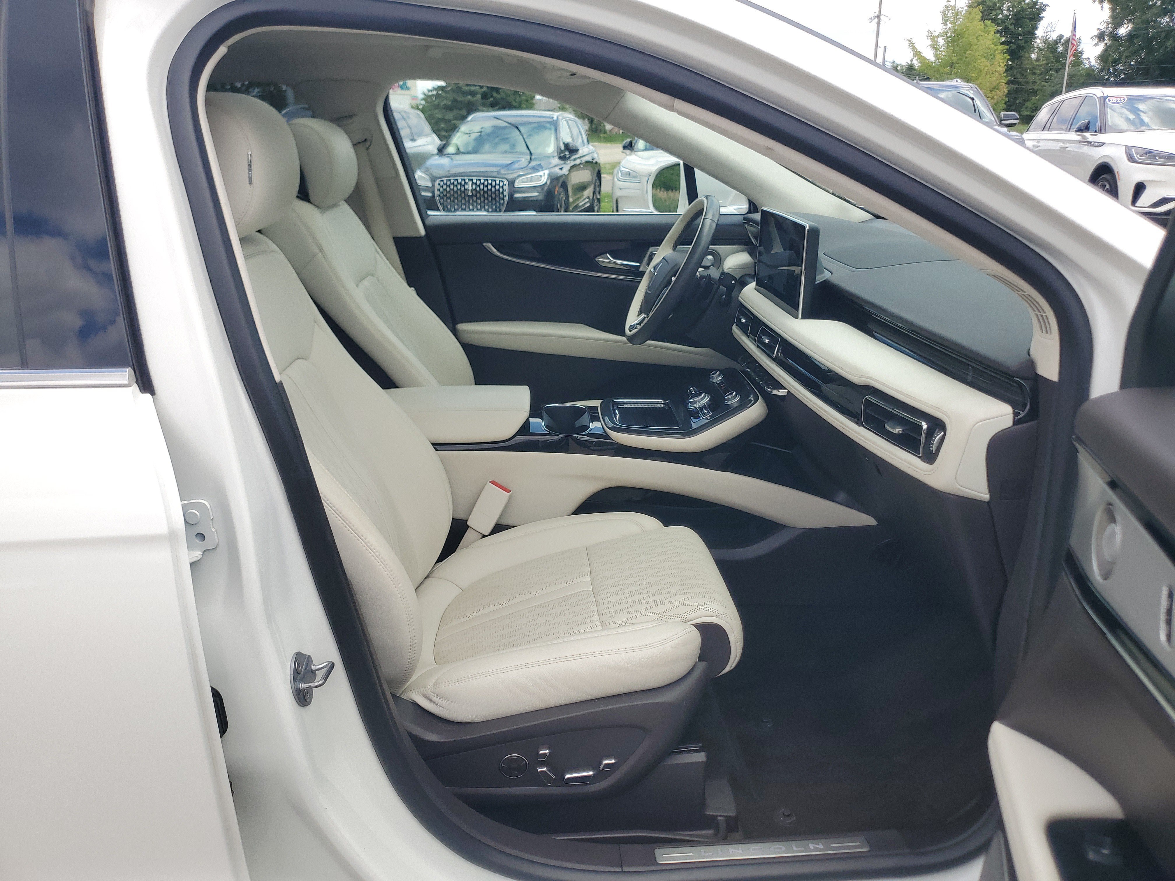 Certified 2023 Lincoln Nautilus Black Label AWD/4WD image 9