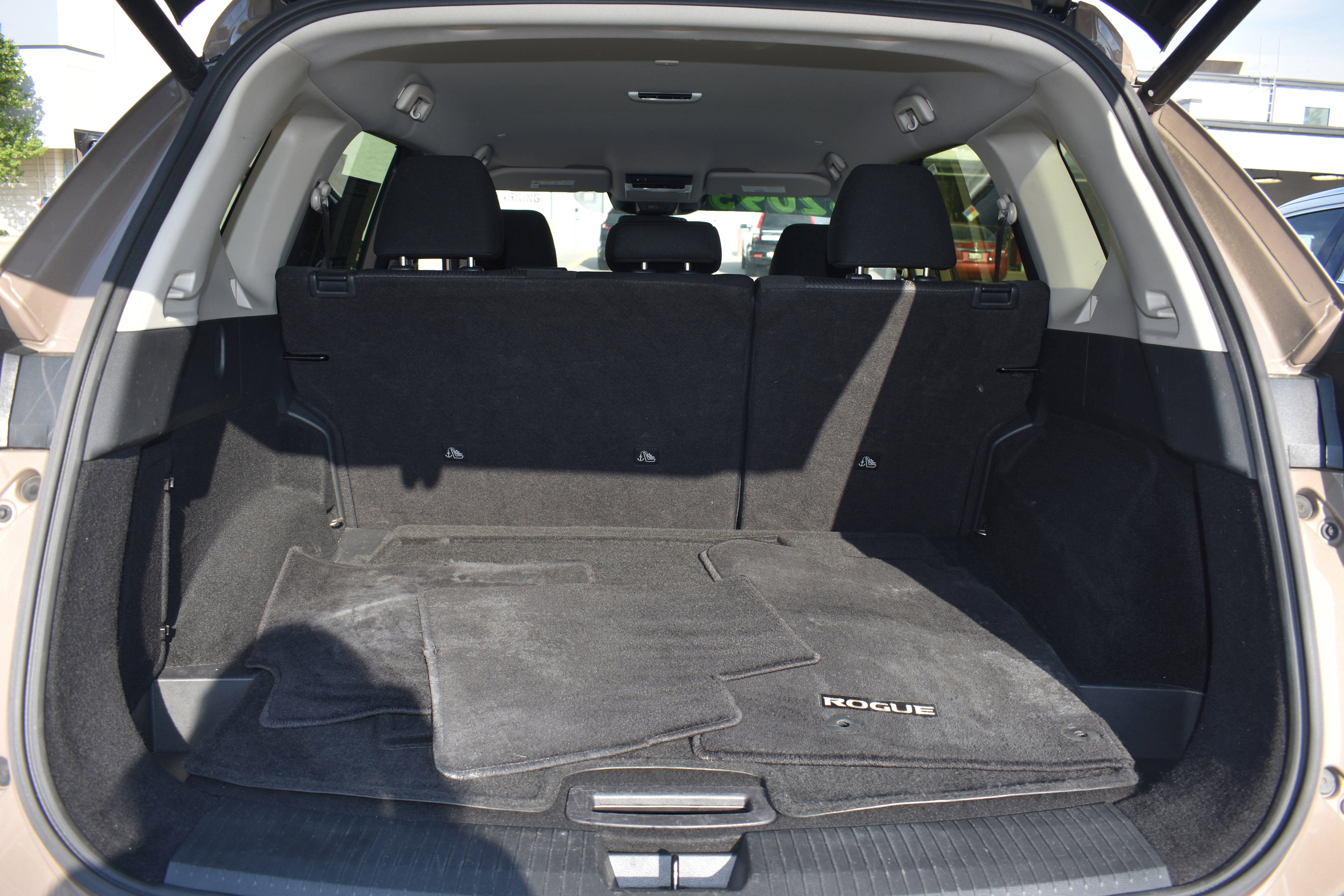 Used 2024 Nissan Rogue SV image 33