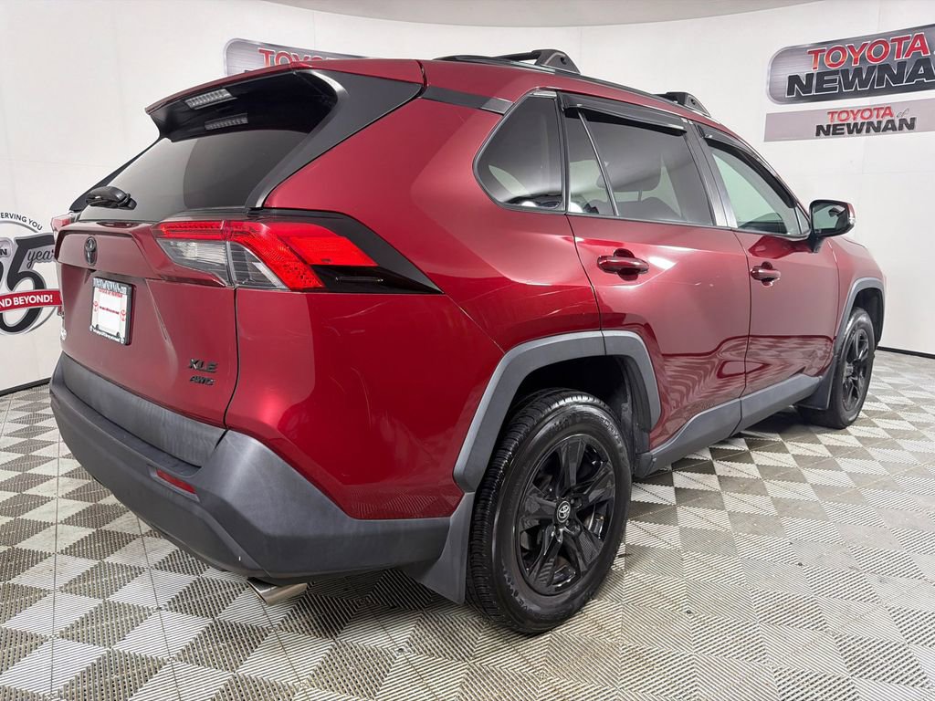 Used 2020 Toyota RAV4 XLE w/ Convenience Package AWD/4WD image 4