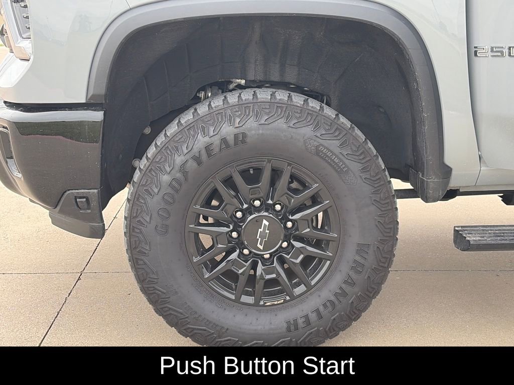 Used 2024 Chevrolet Silverado 2500 ZR2 w/ Technology Package AWD/4WD image 14