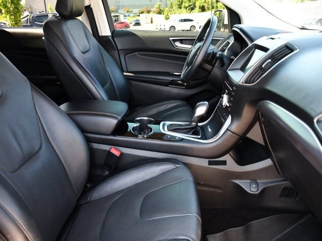 Used 2018 Ford Edge Titanium w/ Equipment Group 302A AWD/4WD image 35