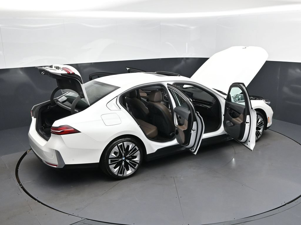 Certified 2026 BMW 530i RWD image 49