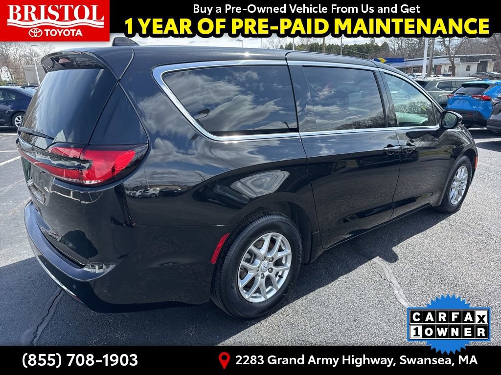 Used 2025 Chrysler Pacifica Select image 5
