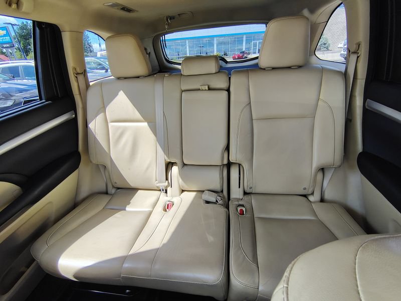 Used 2015 Toyota Highlander XLE AWD/4WD image 10