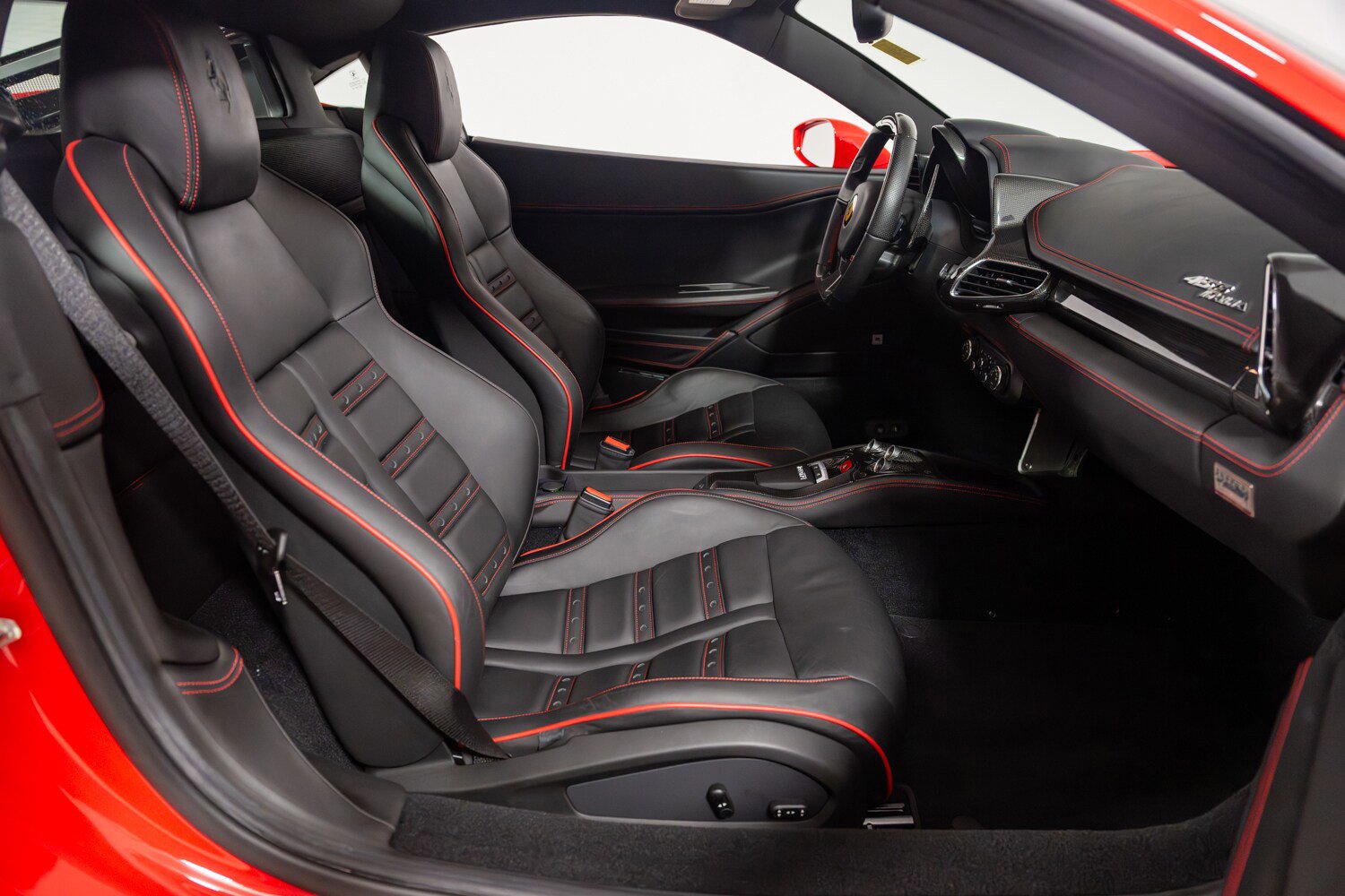 Used 2011 Ferrari 458 Italia Coupe RWD image 24