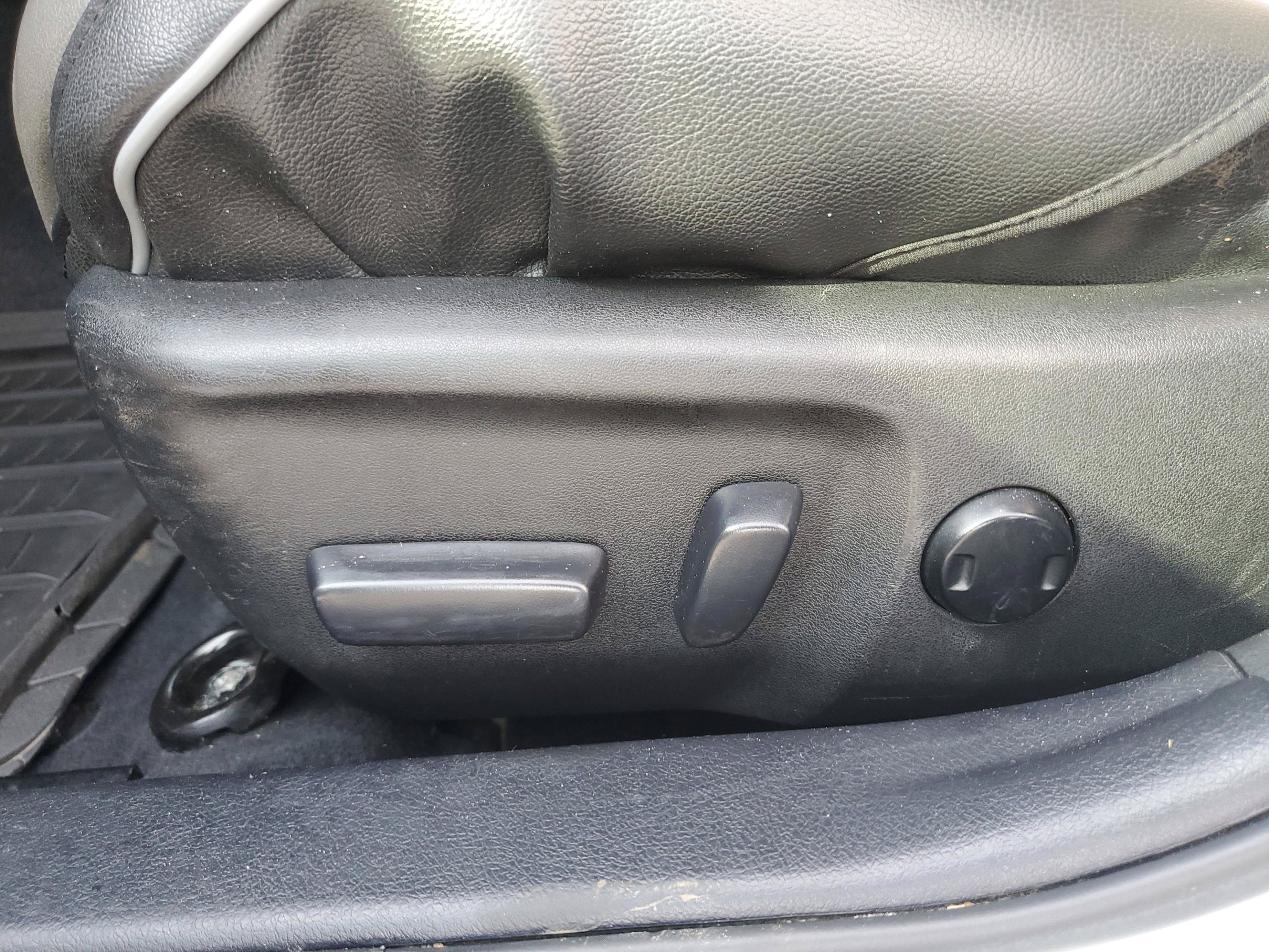 Used 2015 Toyota Camry SE FWD image 15