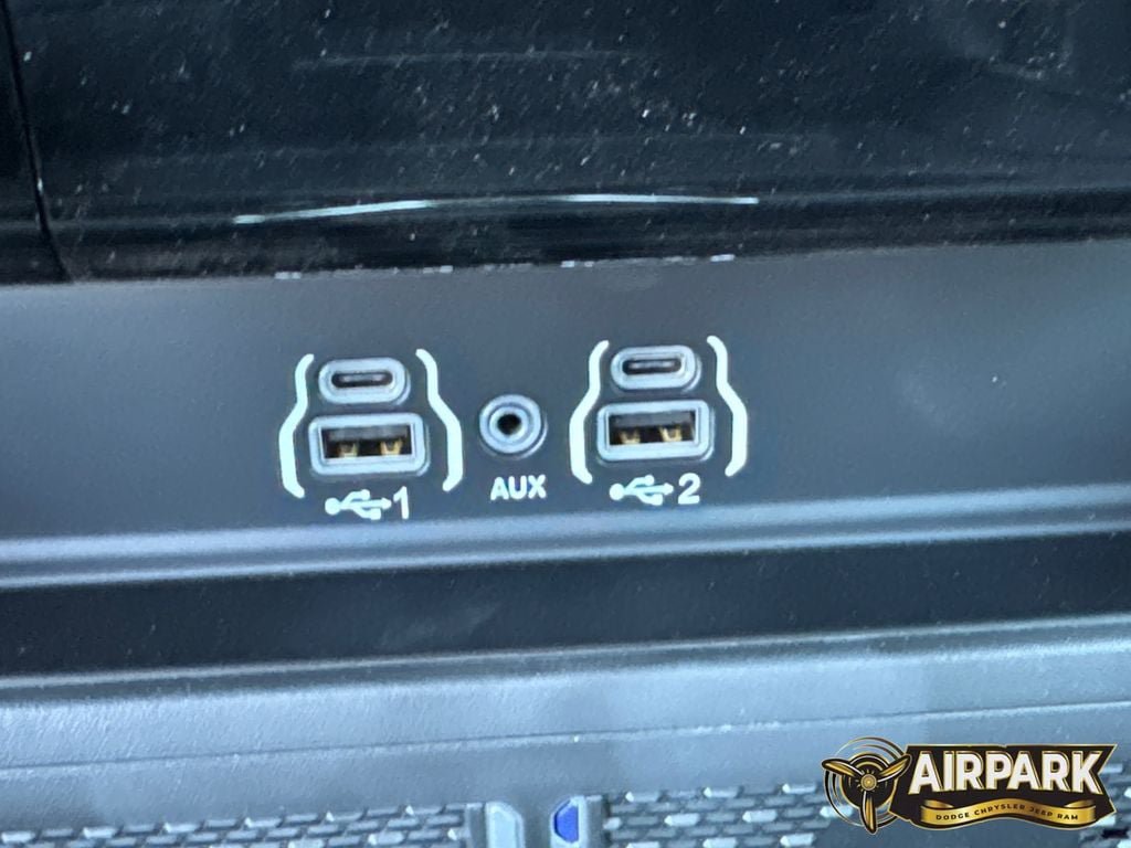 New 2026 RAM 2500 Laramie AWD/4WD image 24