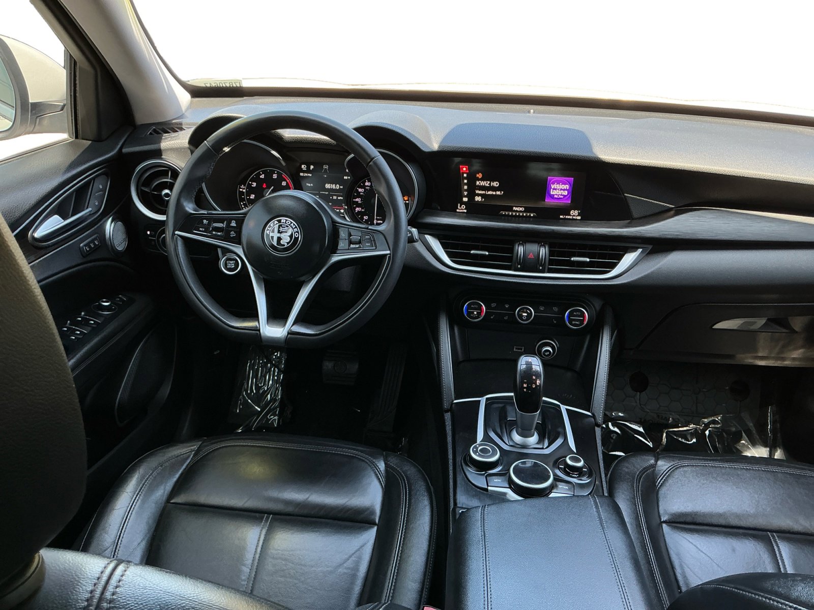 Used 2018 Alfa Romeo Stelvio AWD image 14