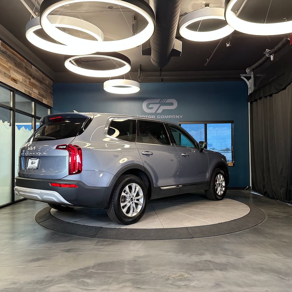 Used 2022 Kia Telluride LX AWD/4WD image 3