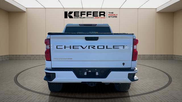 Used 2023 Chevrolet Silverado 1500 Custom image 4