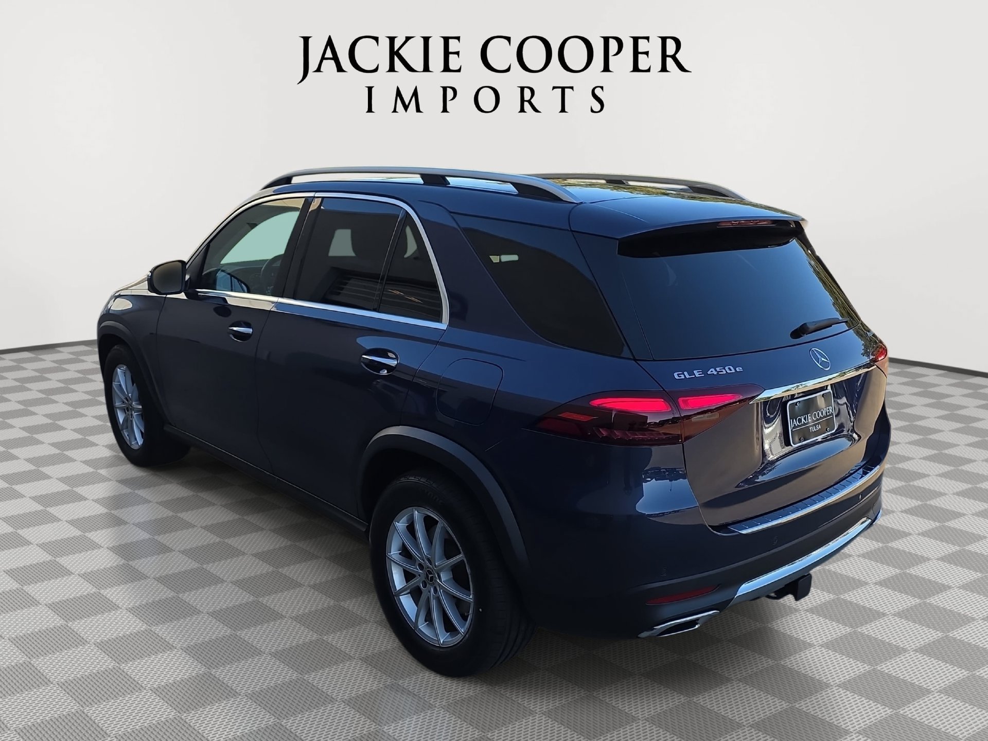 Used 2025 Mercedes-Benz GLE 450e 4MATIC image 5