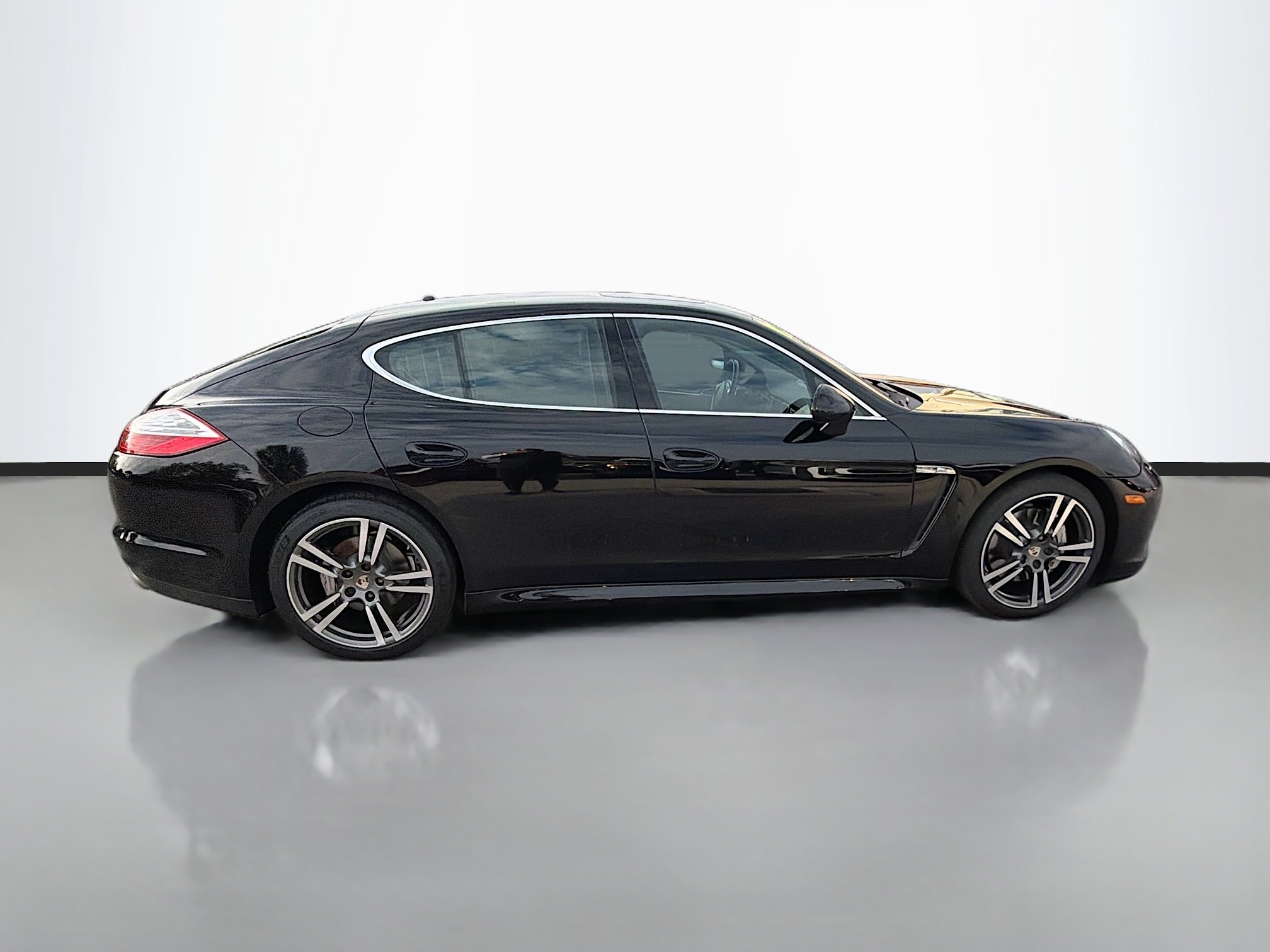 Used 2011 Porsche Panamera 4S image 2