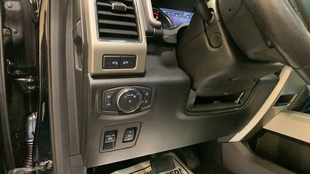 Used 2018 Ford F150 Lariat w/ Equipment Group 502A Luxury AWD/4WD image 34