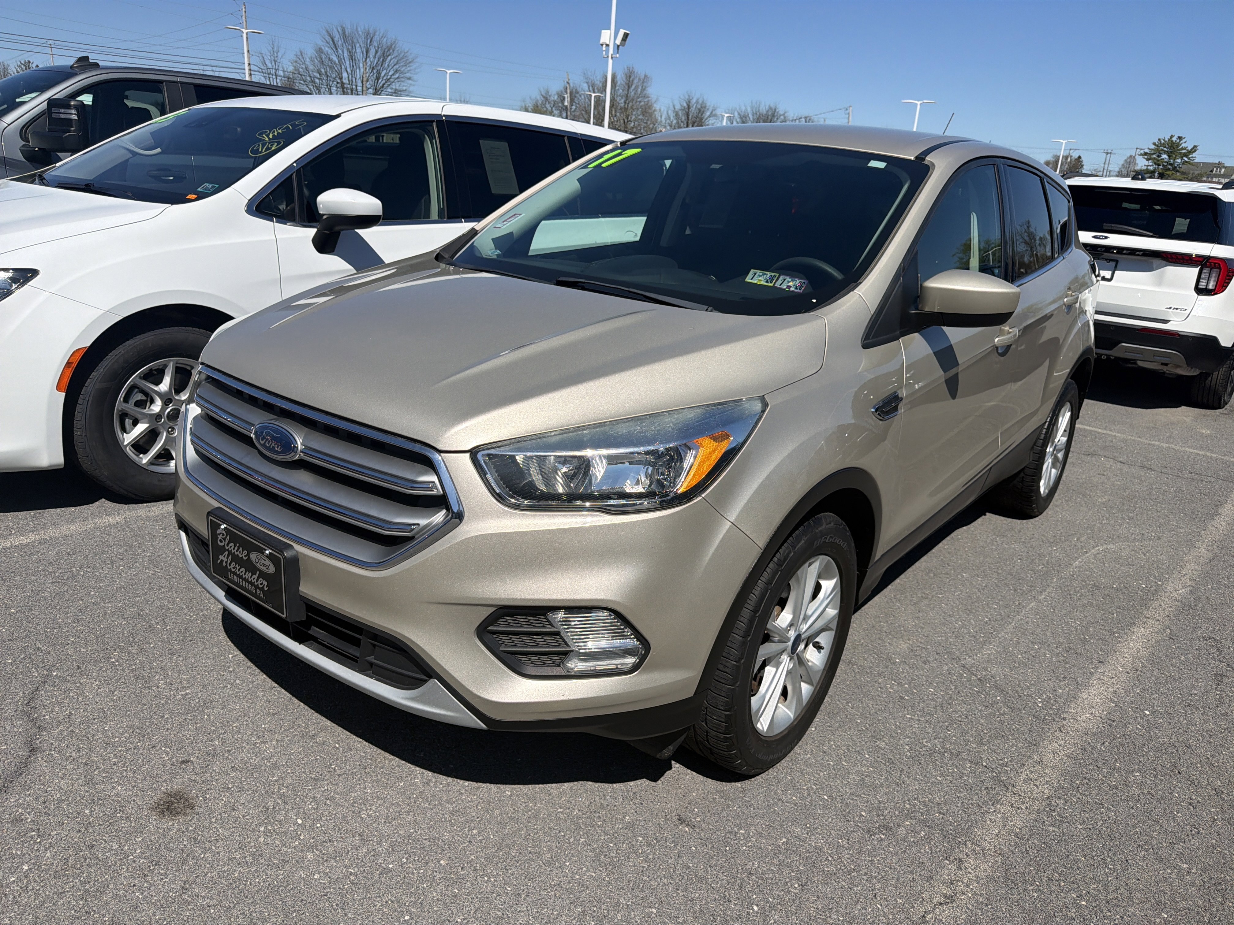 Used 2017 Ford Escape SE image 2