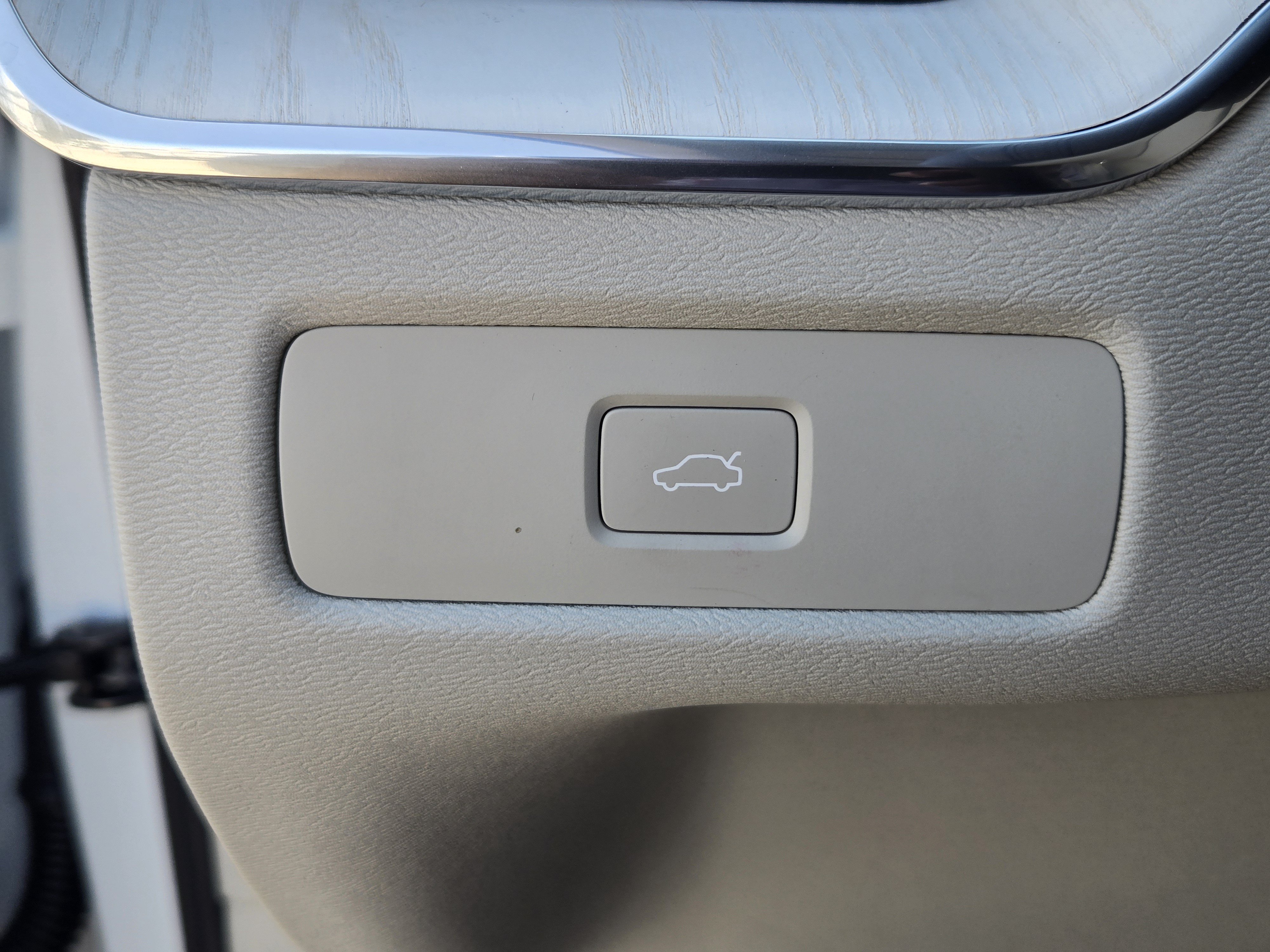 Certified 2026 Volvo XC60 B5 Ultra AWD/4WD image 31