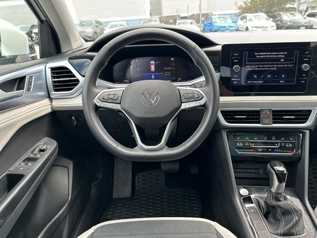 Certified 2025 Volkswagen Taos SE w/ Panoramic Sunroof Package AWD/4WD image 17
