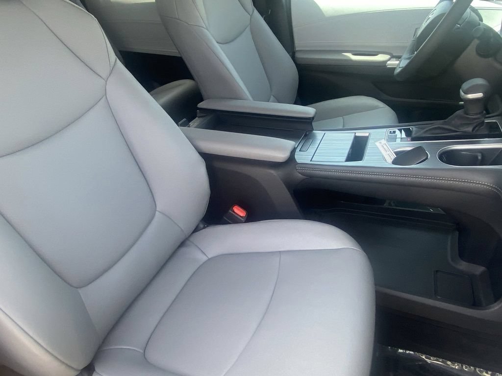 Certified 2026 Toyota Sienna XLE FWD image 17