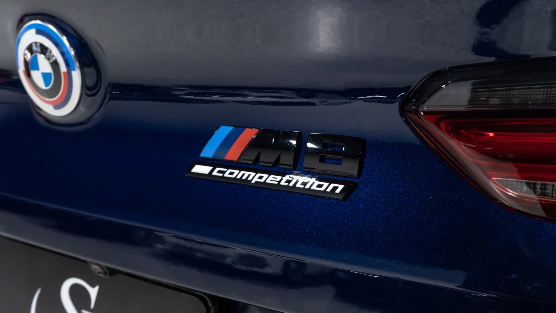 Used 2025 BMW M8 Competition w/ M Carbon Exterior Package image 27