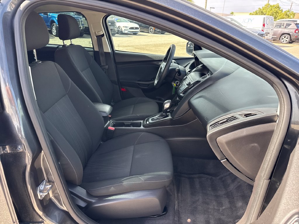 Used 2018 Ford Focus SE FWD image 22