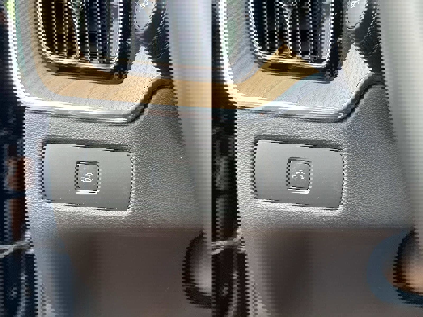 New 2026 Volvo XC60 B5 Plus w/ Climate Package image 30