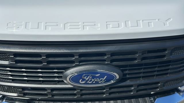 New 2025 Ford F250 XL w/ XL Chrome Package image 9