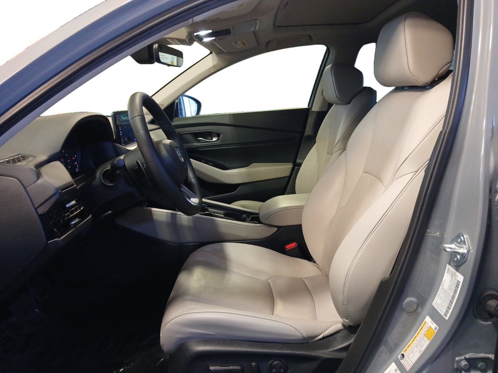 Used 2025 Honda Accord Touring image 9