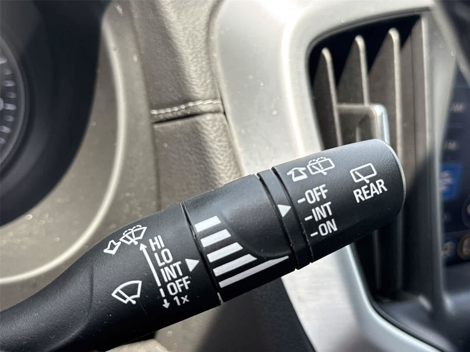 Used 2023 GMC Terrain SLT AWD/4WD image 27
